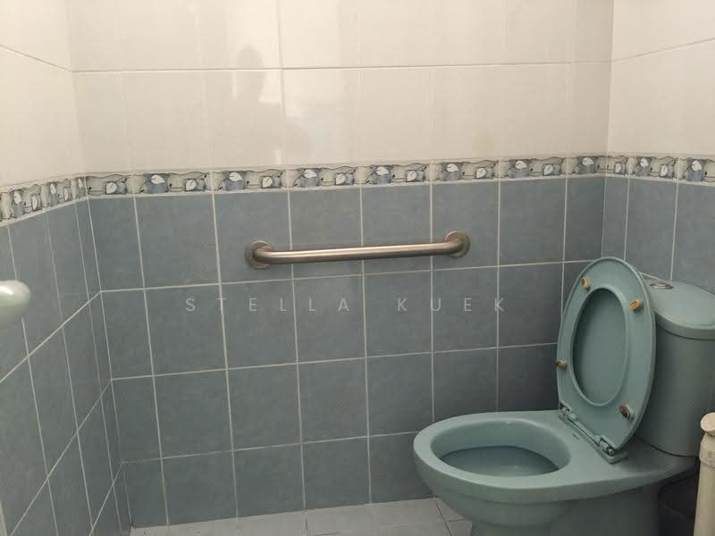 118 Ang Mo Kio Avenue 4, 118 Ang Mo Kio Avenue 4, Ang Mo Kio / Bishan / Thomson, 2 Bedrooms, 785 sqft, HDB Flat For Rent, by Stella Kuek, 20626773 - Common Toilet - PropertyGuru.com.sg