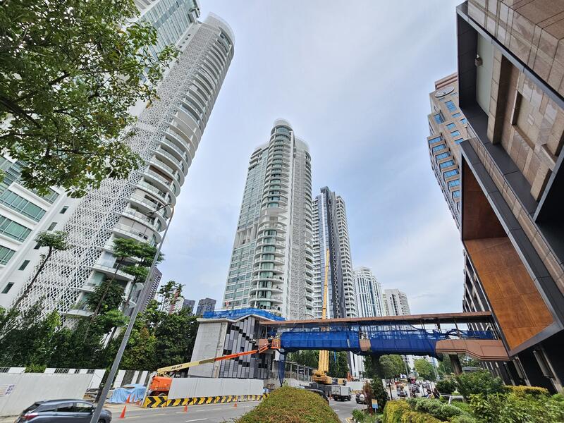Link bridge with lift to Great World shopping mall