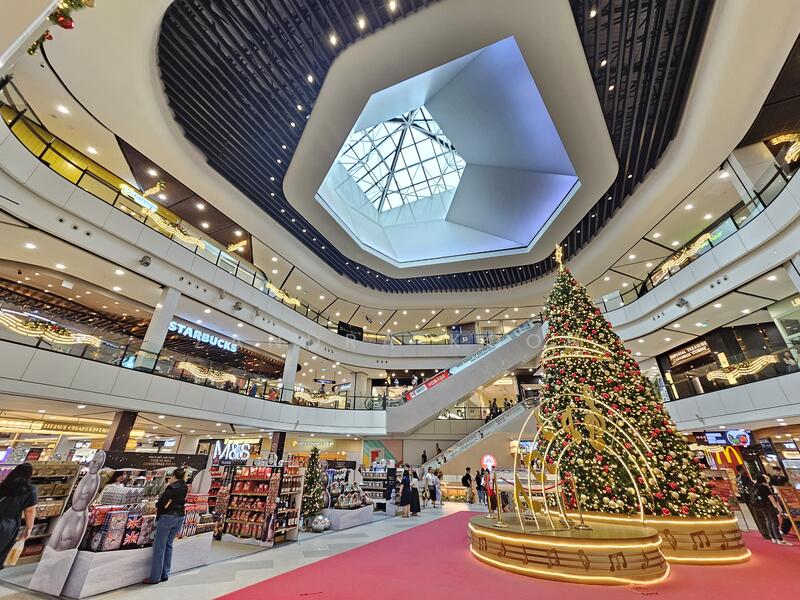 Great World shopping mall at your doorsteps