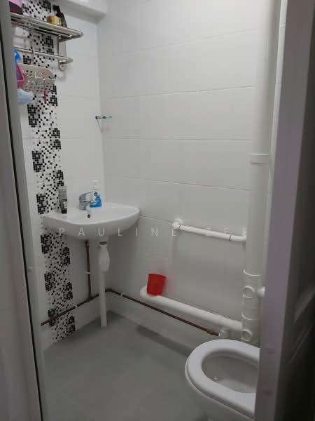 master bedroom bathroom