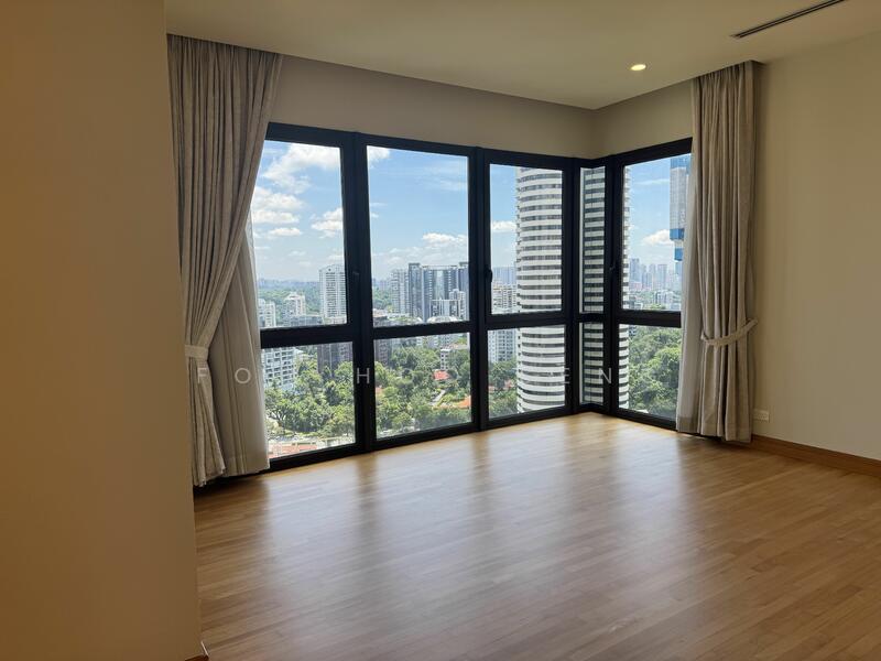 MASTER ROOM 