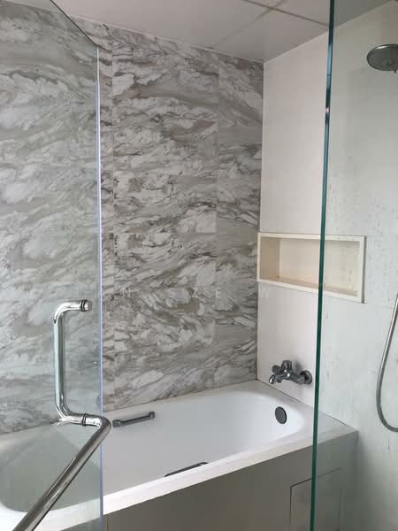 City Square Residences Condominium For Sale at S$ 2,700,000 | PropertyGuru Singapore - master bath