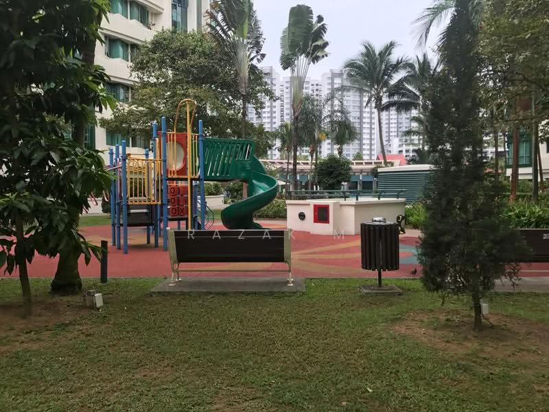 Palm Gardens, 2A Hong San Walk, Dairy Farm / Bukit Panjang / Choa Chu Kang, 2 Bedrooms, 980 sqft, Condominium For Rent, by Razak ., 20664096 - kids playground - PropertyGuru.com.sg