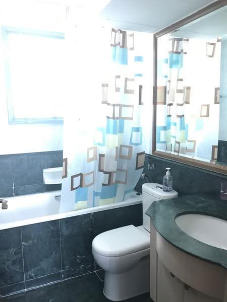 Palm Gardens, 2A Hong San Walk, Dairy Farm / Bukit Panjang / Choa Chu Kang, 2 Bedrooms, 980 sqft, Condominium For Rent, by Razak ., 20664096 - master bathroom - PropertyGuru.com.sg
