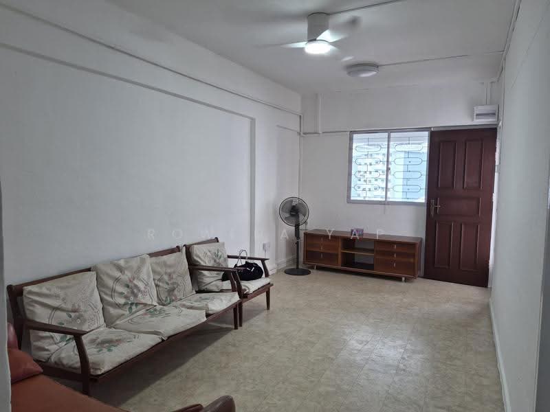 606 Bedok Reservoir Road, 606 Bedok Reservoir Road, Bedok / Upper East Coast, 2 Bedrooms, 721 sqft, HDB Flat For Rent, by Rowena Yap, 20668919 - Living Room - PropertyGuru.com.sg