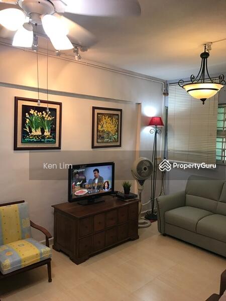 Well Kept Living Room 