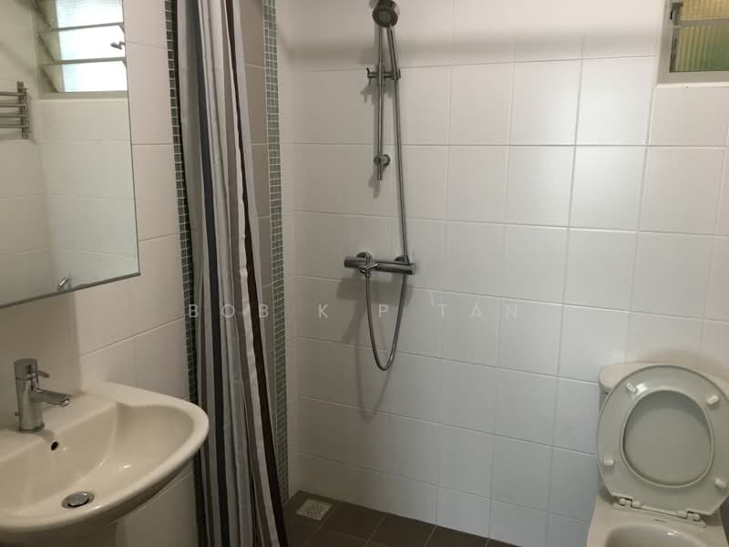 126C Kim Tian Road, 126C Kim Tian Road, 2 Bedrooms, 667 sqft, HDB Flat For Rent, by Bob K P Tan, 20687379 - Master bedroom toilet - PropertyGuru.com.sg