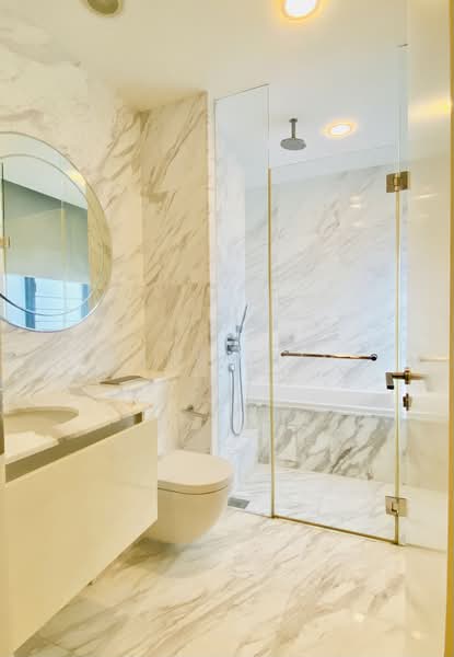 VIVA, 2 Suffolk Walk, 2 Bedrooms, 1,044 sqft, Condominium For Rent, by Mandy Lim, 20696641 - MB Bathroom w Bathtup - PropertyGuru.com.sg