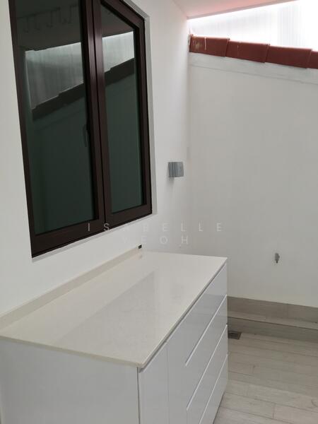 New wet kitchen console with extendable table!