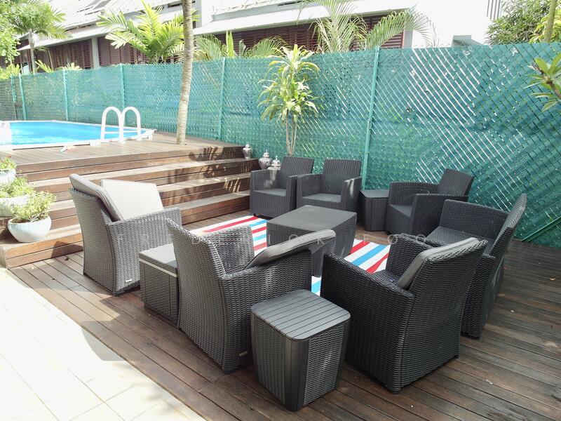 Outdoor patio, deck area