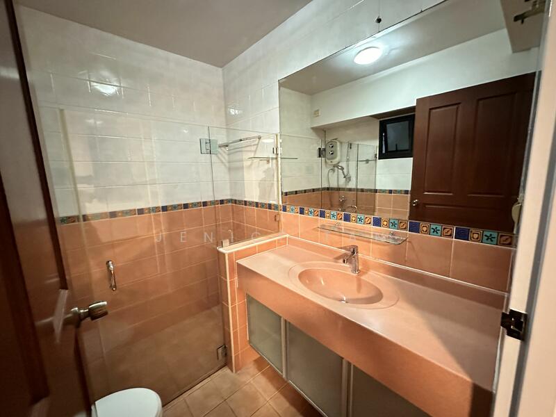 Master bathroom 