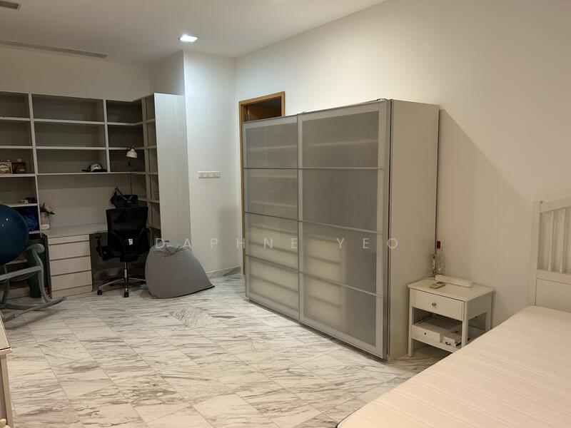 Basement big room - can be family/guest/office or play room