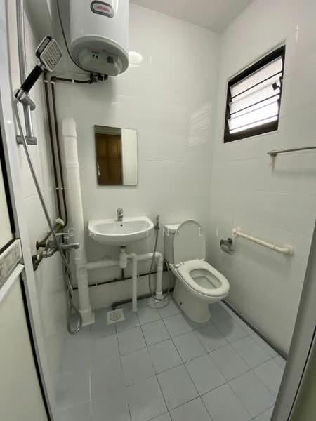 93 Bedok North Avenue 4, 93 Bedok North Avenue 4, 3 Bedrooms, 1,000 sqft, HDB Flat For Rent, by Calvin Lim, 20760575 - PropertyGuru.com.sg