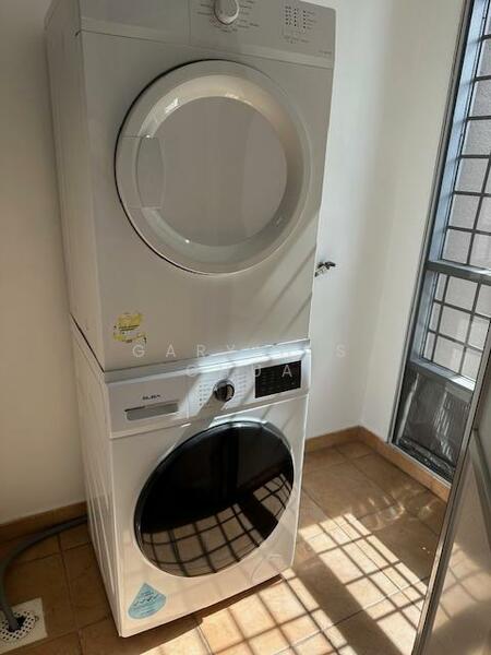 For Rent - UE Square