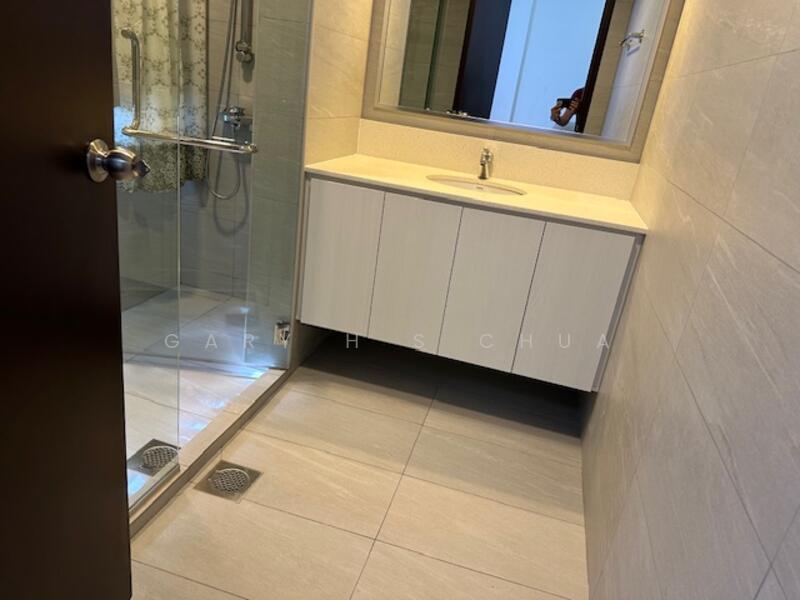 For Rent - UE Square