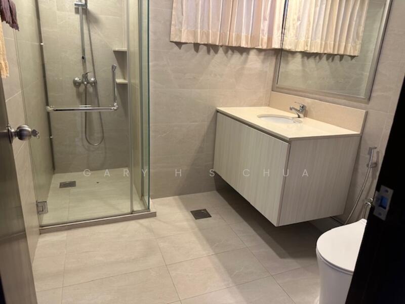 For Rent - UE Square