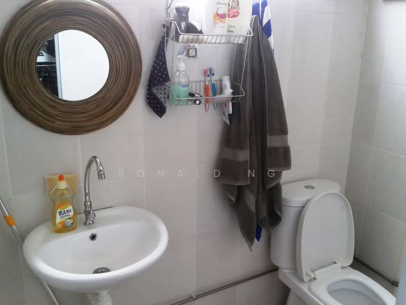 133 JOO CHIAT ROAD walkup level 3: (SOHO; Office; Online-business (toilet, air-con, 24 hrs Access), JOO CHIAT ROAD, 800 sqft, Office For Rent, by Ronald, 20801940 - Toilet - CommercialGuru.com.sg