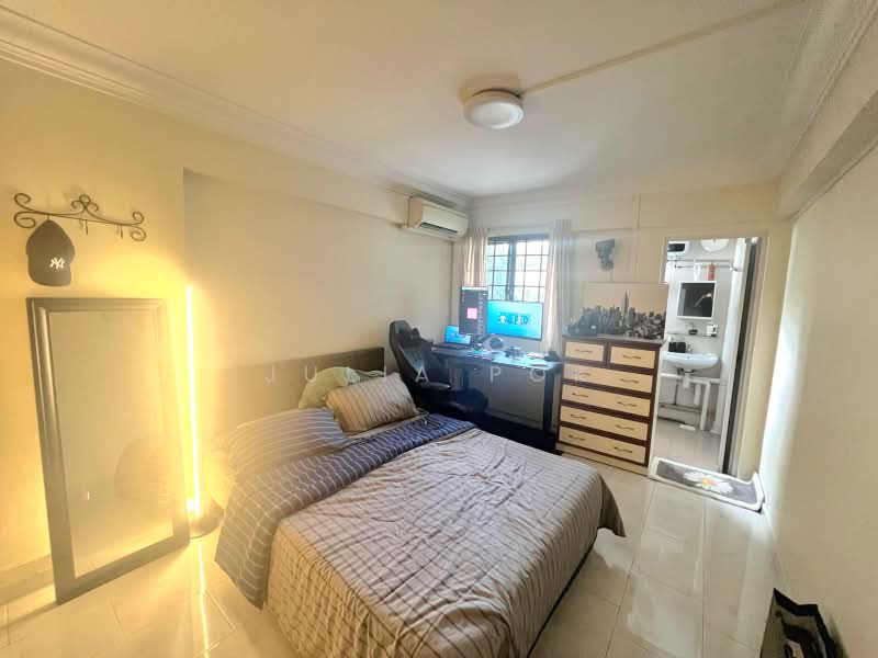 631 Ang Mo Kio Avenue 4, 631 Ang Mo Kio Avenue 4, 2 Bedrooms, 900 sqft, HDB Flat For Rent, by Julia Pok, 20804876 - PropertyGuru.com.sg
