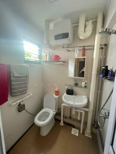 631 Ang Mo Kio Avenue 4, 631 Ang Mo Kio Avenue 4, 2 Bedrooms, 900 sqft, HDB Flat For Rent, by Julia Pok, 20804876 - PropertyGuru.com.sg