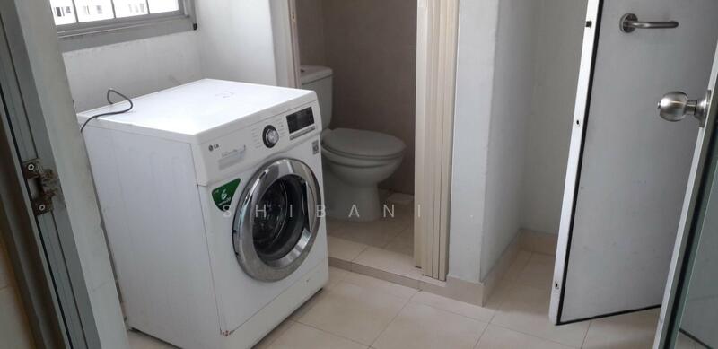 Yard & 3rd-Bathroom. New washer coming