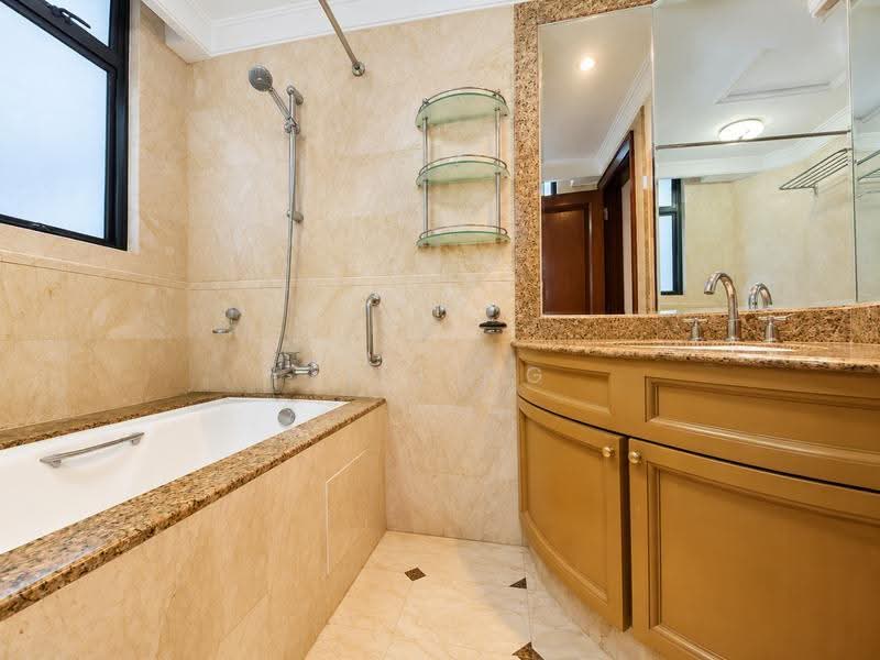 Valley Park, 473 River Valley Road, Tanglin / Holland / Bukit Timah, 2 Bedrooms, 1,216 sqft, Condominium For Rent, by FiFi Ng, 20812116 - Bathroom - PropertyGuru.com.sg