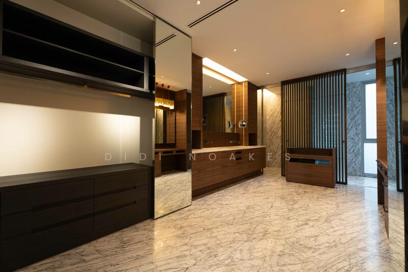 En Suite Bathroom in Master Bedroom  & walk-in Wardrobe - DOUBLE SINKS