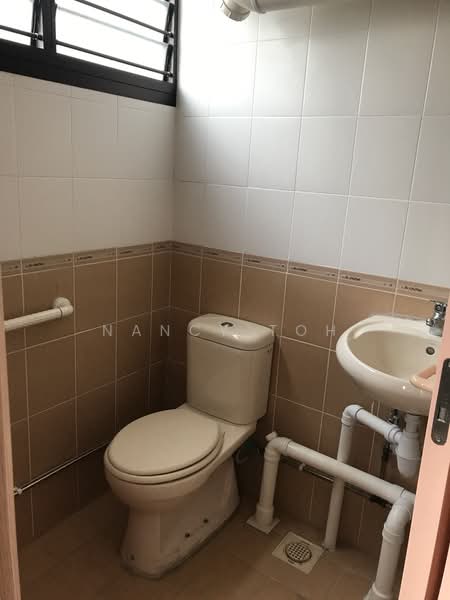 225 Bukit Batok Central, 225 Bukit Batok Central, 2 Bedrooms, 721 sqft, HDB Flat For Rent, by Chantelle Toh, 20822799 - PropertyGuru.com.sg