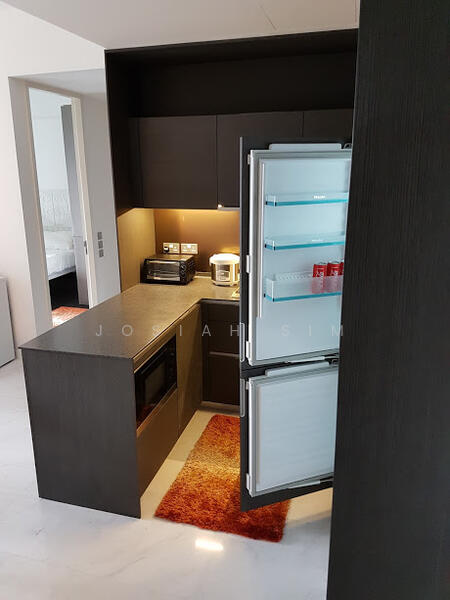 DUO Residences, 1 Fraser Street, Beach Road / Bugis / Rochor, 2 Bedrooms, 970 sqft, Apartment For Rent, by Josiah Sim, 20826451 - Kitchen Complete With Island Top, Integrated Refrigerator, Microwave Oven & Modern - PropertyGuru.com.sg