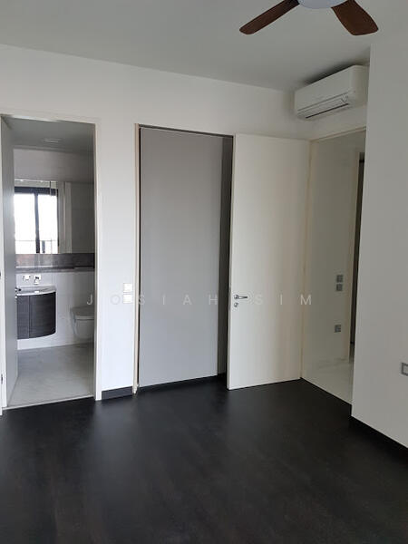 DUO Residences, 1 Fraser Street, Beach Road / Bugis / Rochor, 2 Bedrooms, 970 sqft, Apartment For Rent, by Josiah Sim, 20826451 - Common Room Can Fit Queen Size Bed - PropertyGuru.com.sg