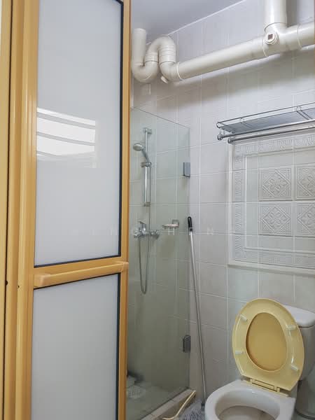 686B Woodlands Drive 73, 686B Woodlands Drive 73, 3 Bedrooms, 1,185 sqft, HDB Flat For Rent, by Heng Heng, 20828394 - Common bathroom - PropertyGuru.com.sg