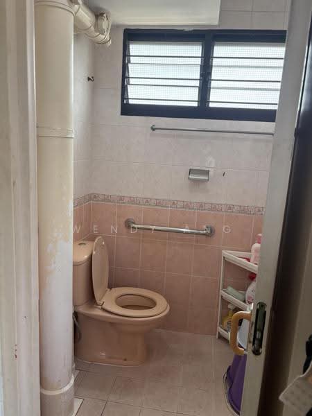 309 Clementi Avenue 4, 309 Clementi Avenue 4, Buona Vista / West Coast / Clementi New Town, 3 Bedrooms, 990 sqft, HDB Flat For Rent, by Wendy Ang, 20832273 - Bathroom - PropertyGuru.com.sg