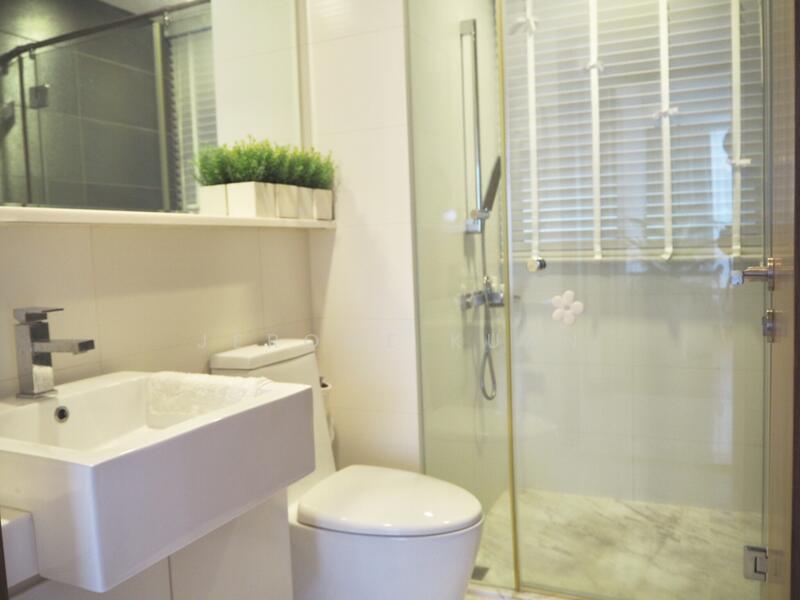 Waterfront Key, 780 Bedok Reservoir Road, 2 Bedrooms, 840 sqft, Condominium For Rent, by Jerome Kuan, 20843886 - Guest bath - PropertyGuru.com.sg