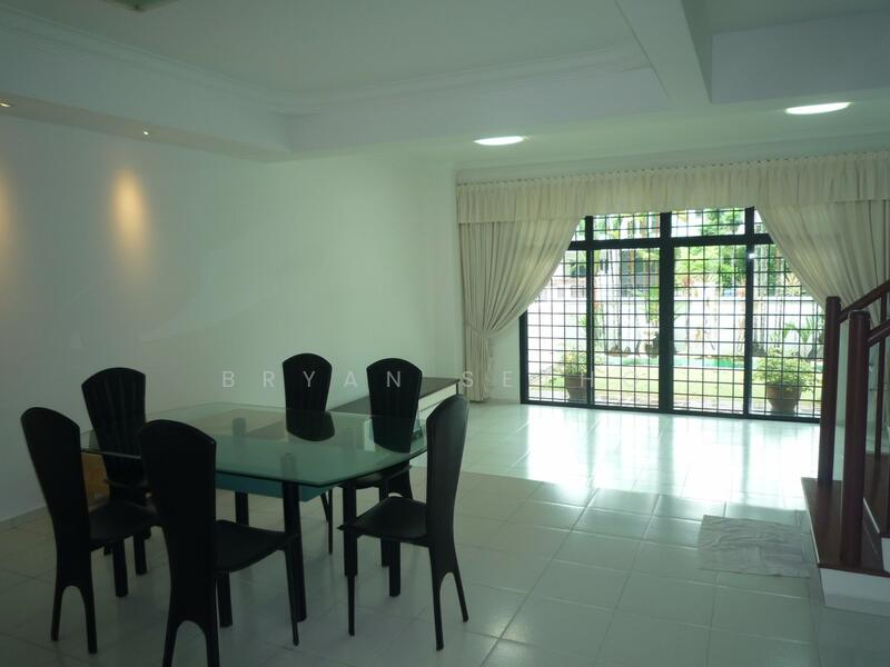 Highgate Crescent, Highgate Crescent, 4 Bedrooms, 2,800 sqft, Terraced House For Rent, by Bryan Setho, 20843936 - PropertyGuru.com.sg