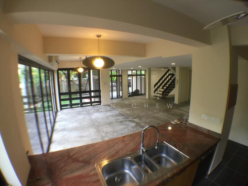 View from dry kitchen - Old photo b4 tenant move in.