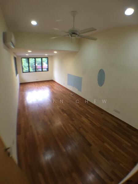 Biggest Common bedroom - Old photo b4 tenant move in.