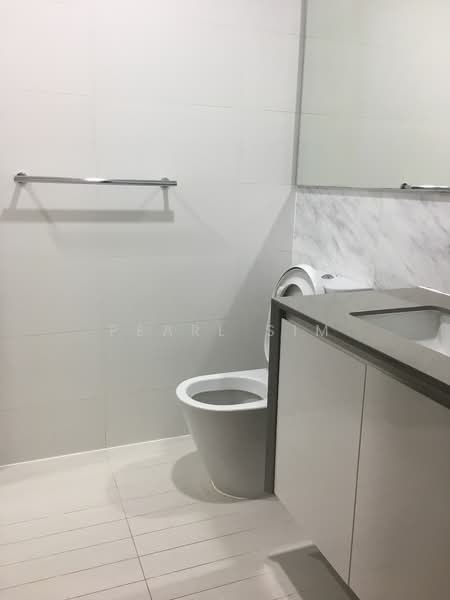 Hundred Trees, 89 West Coast Drive, 4 Bedrooms, 1,475 sqft, Condominium For Rent, by Pearl Sim, 20852247 - Common Bathroom - PropertyGuru.com.sg
