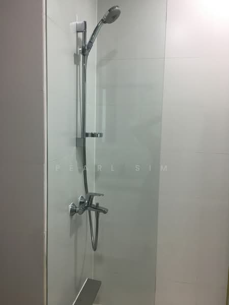 Hundred Trees, 89 West Coast Drive, 4 Bedrooms, 1,475 sqft, Condominium For Rent, by Pearl Sim, 20852247 - Common Bathroom - PropertyGuru.com.sg