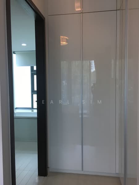 Hundred Trees, 89 West Coast Drive, 4 Bedrooms, 1,475 sqft, Condominium For Rent, by Pearl Sim, 20852247 - Master Bedroom Walk-in Wardrobe - PropertyGuru.com.sg
