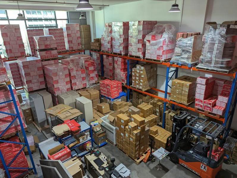 Double High Ceiling fully Airconditioned