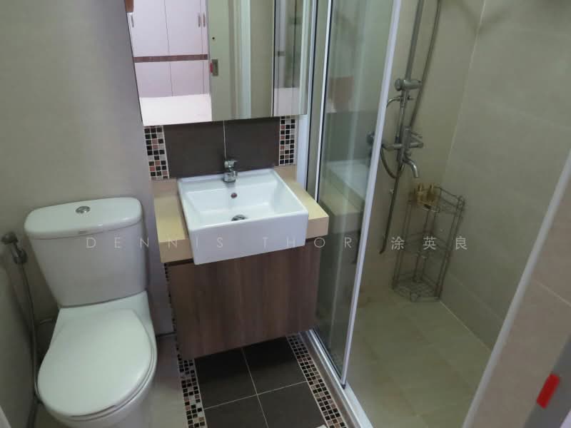 338 Bukit Batok Street 34, 338 Bukit Batok Street 34, 3 Bedrooms, 904 sqft, HDB Flat For Rent, by Dennis Thor 涂英良, 20855456 - Master bathroom - PropertyGuru.com.sg
