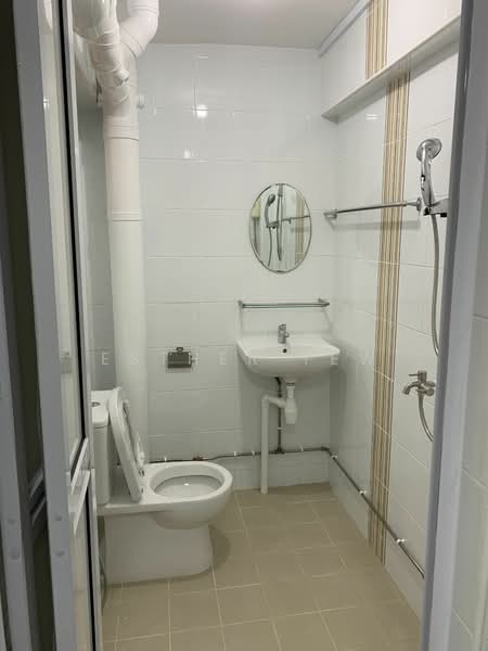641 Yishun Street 61, 641 Yishun Street 61, 3 Bedrooms, 1,076 sqft, HDB Flat For Rent, by Esther Tew, 20861211 - PropertyGuru.com.sg