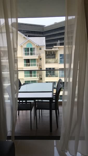Liv on Wilkie, 9 LIV on Wilkie, 9 Wilkie Terrace, 1 Bedroom, 500 sqft, Apartment For Rent, by Cynthia Tan, 20861401 - Balcony with dining set - PropertyGuru.com.sg
