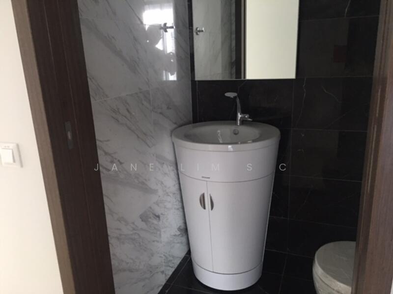 Guest's powder room