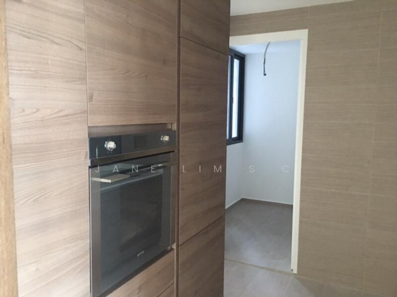 Built-in Kitchen Cabinets/Oven