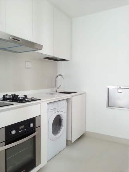 eCO, 213 Bedok South Avenue 3, 3 Bedrooms, 1,044 sqft, Condominium For Rent, by Ivan Ng, 20872573 - Fully-Equipped Well-Kept Kitchen - PropertyGuru.com.sg