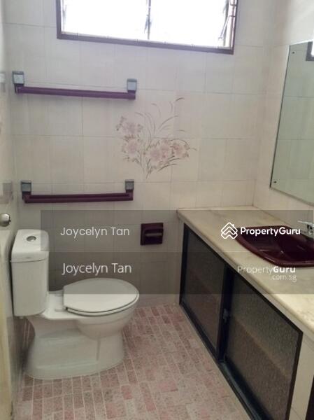 Common Bathroom- 2nd floor