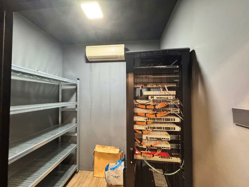 UB. One, 81 Ubi Avenue 4, 1,044 sqft, Light Industrial (B1) For Rent, by Judy Hu 胡艳, 20882334 - CommercialGuru.com.sg