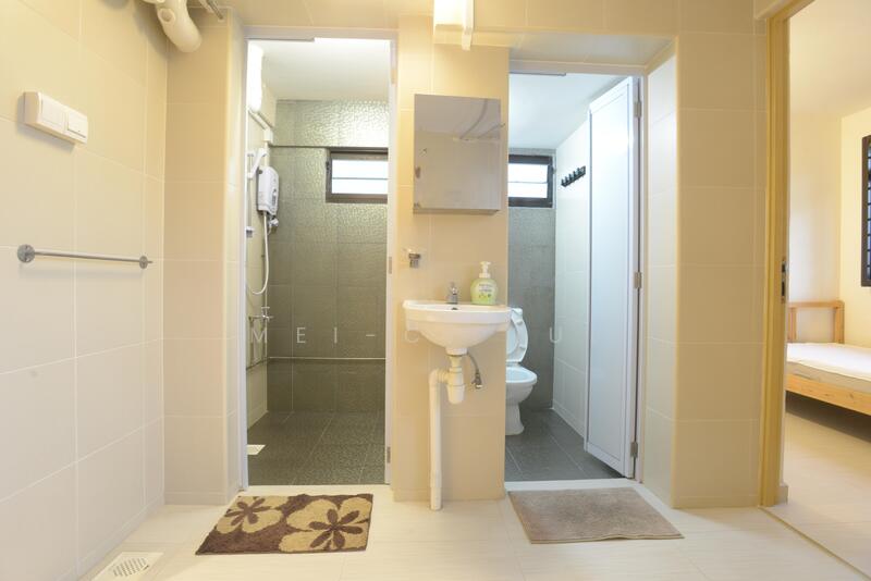 85 Lorong 4 Toa Payoh, 85 Lorong 4 Toa Payoh, 2 Bedrooms, 732 sqft, HDB Flat For Rent, by Mei-Ci Lui, 20898557 - Toilet and Bathroom - PropertyGuru.com.sg
