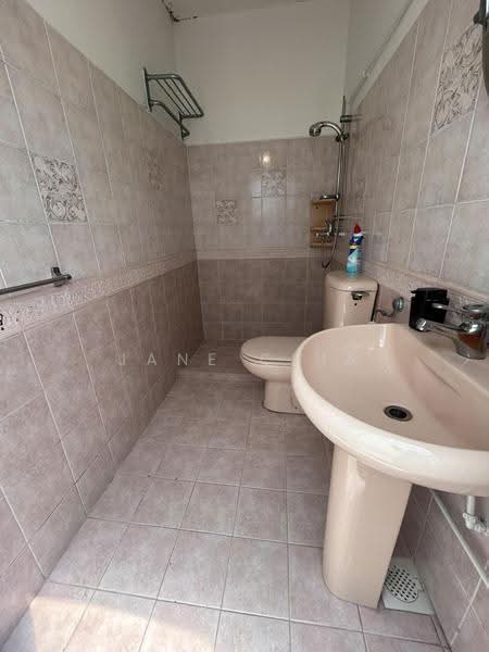 Cairnhill Road Conservation House, Cairnhill Road, Orchard / River Valley, 3 Bedrooms, 2,400 sqft, Conservation House For Rent, by Jane Chia, 20904464 - Bathroom - PropertyGuru.com.sg