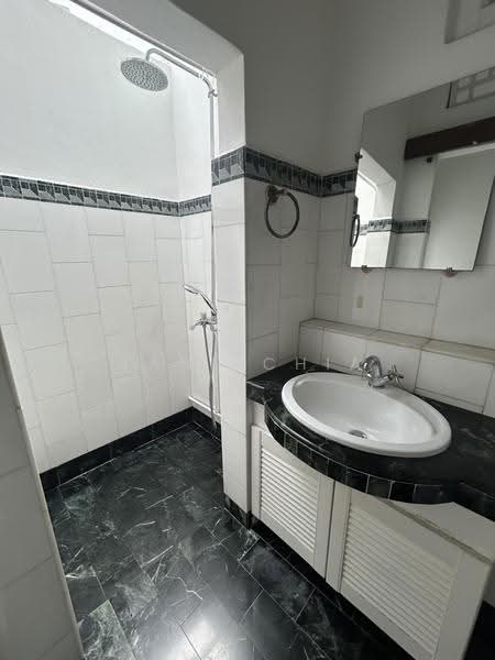 Cairnhill Road Conservation House, Cairnhill Road, Orchard / River Valley, 3 Bedrooms, 2,400 sqft, Conservation House For Rent, by Jane Chia, 20904464 - Bathroom - PropertyGuru.com.sg